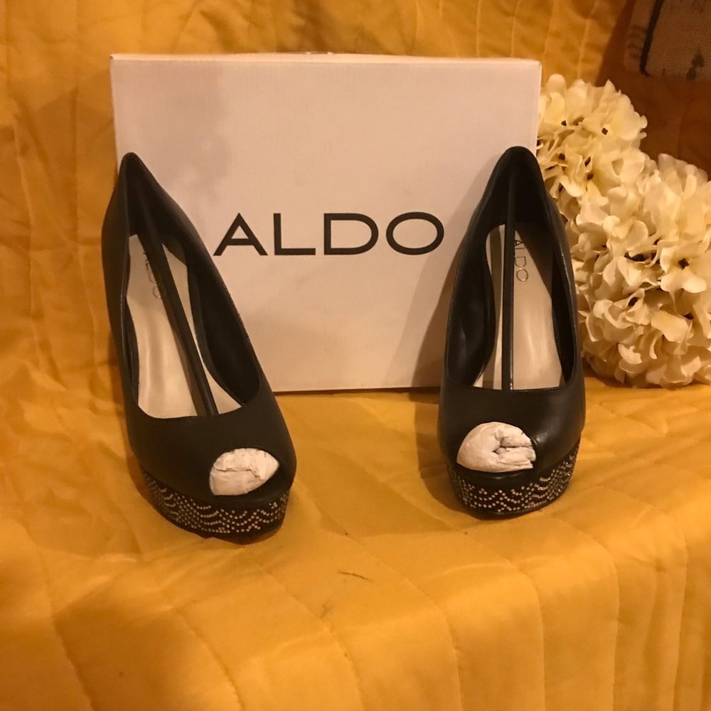 Shoes - Picture 2 of 3